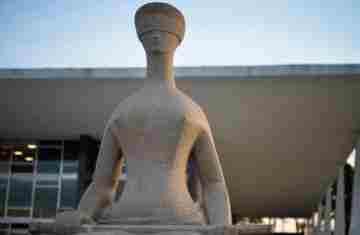 STF tem 2 votos para condenar Bolsonaro a 27 anos de prisão